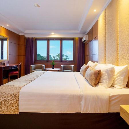 Hotel Bumi Senyiur サマリンダ エクステリア 写真